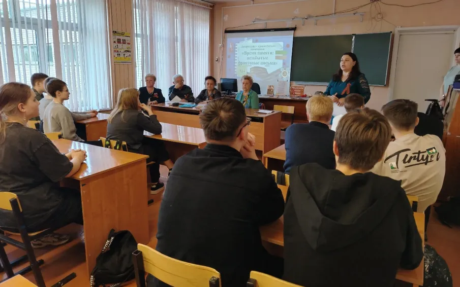 Библиотекари вместе с ветеранами комсомола провели литературно–краеведческую композицию «Время памяти: незабытые фронтовые письма»